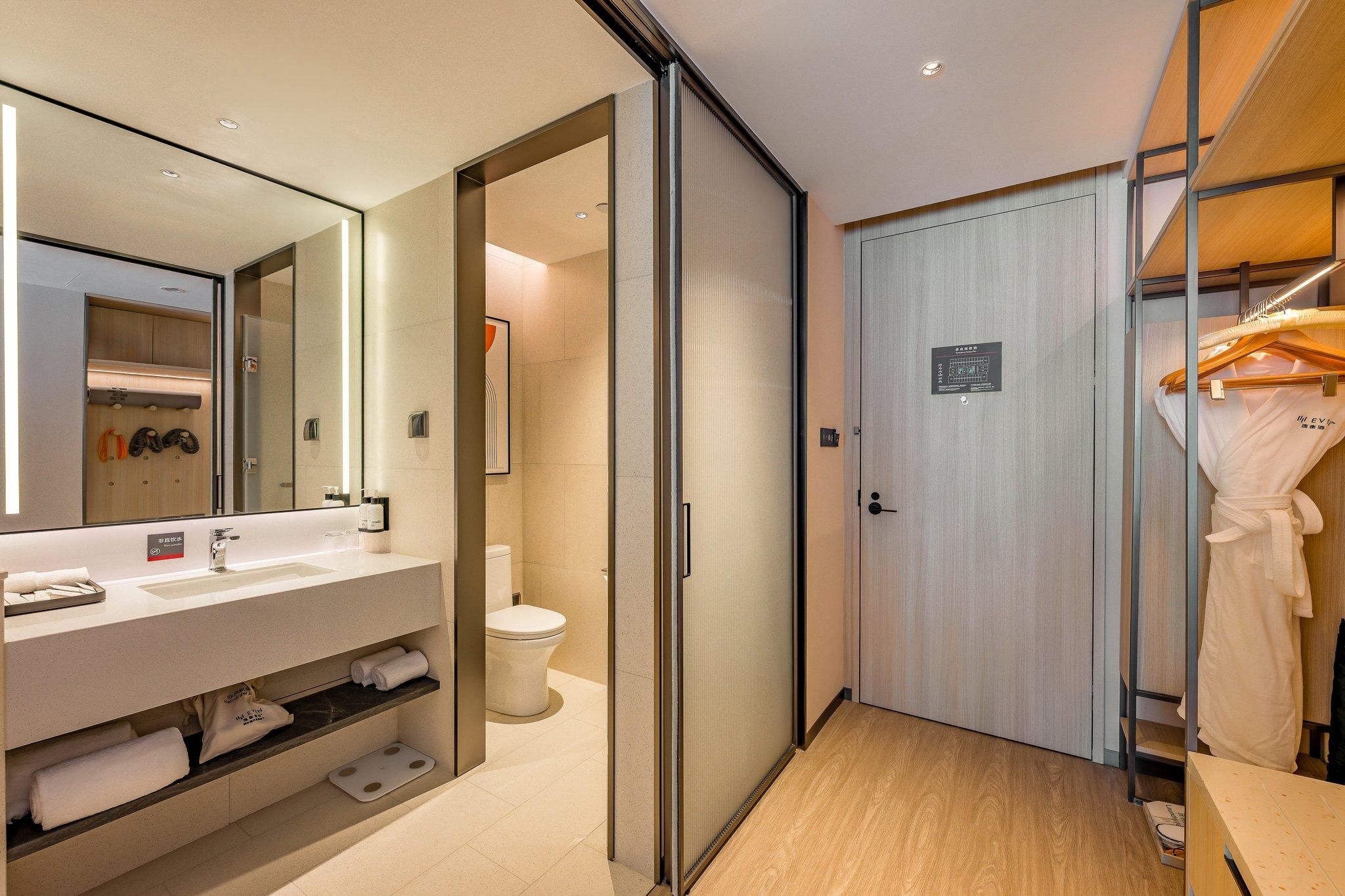 1 King Standard Smart Fitness Mirror