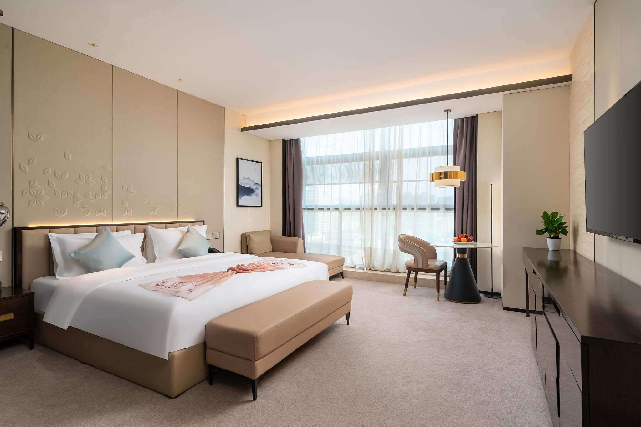 Stand Queen Room