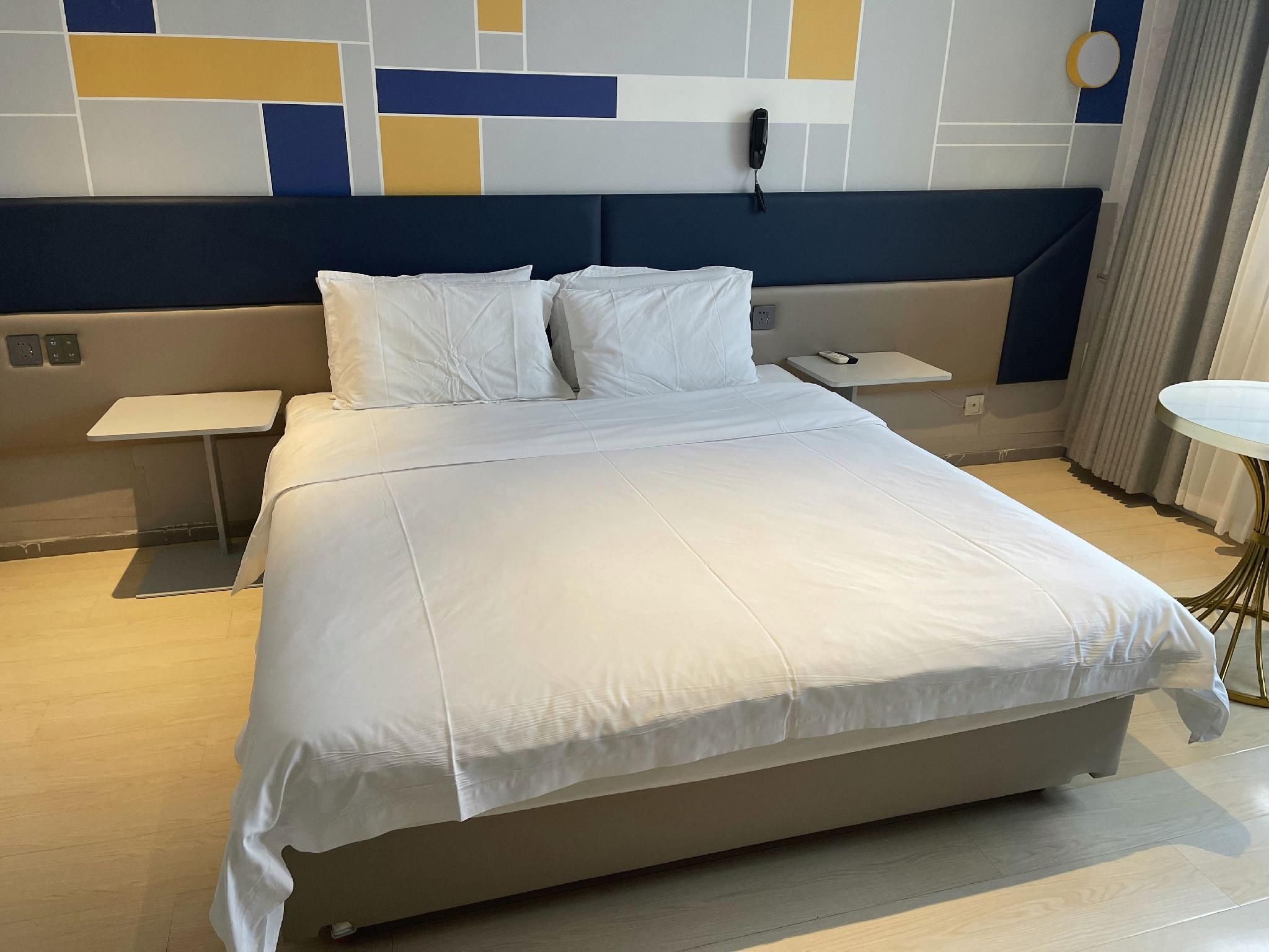 WH - Traditional Bed Room