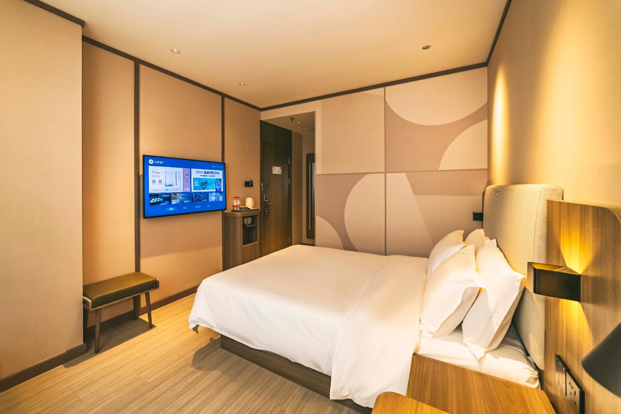 Huazhu - Room With Bed