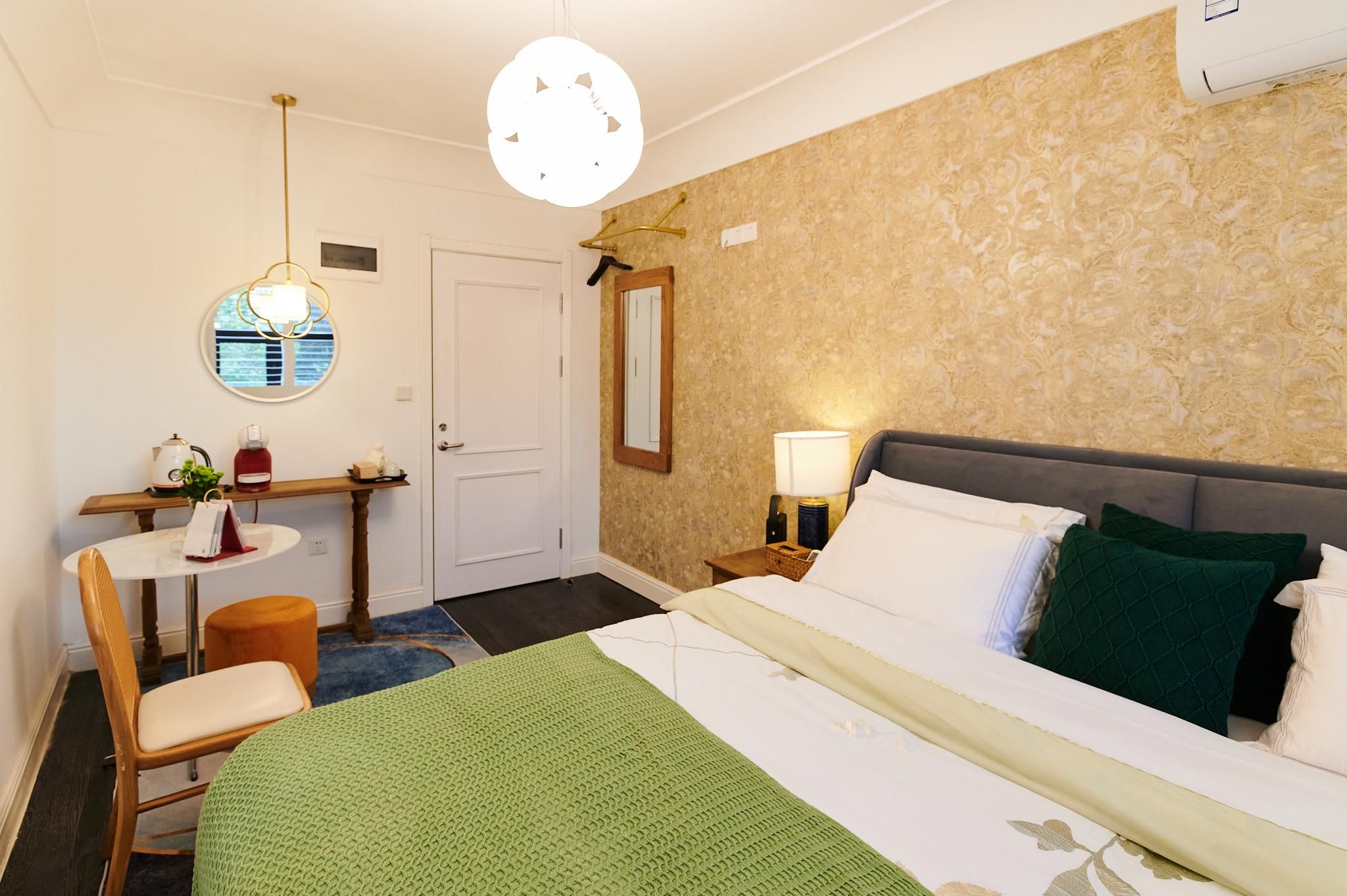Huazhu - Deluxe Bed Room