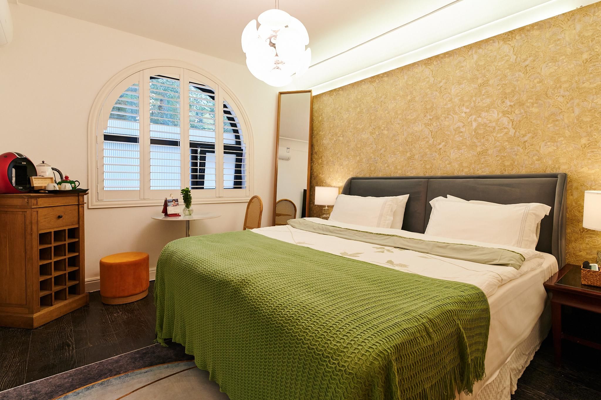 Queen Room
