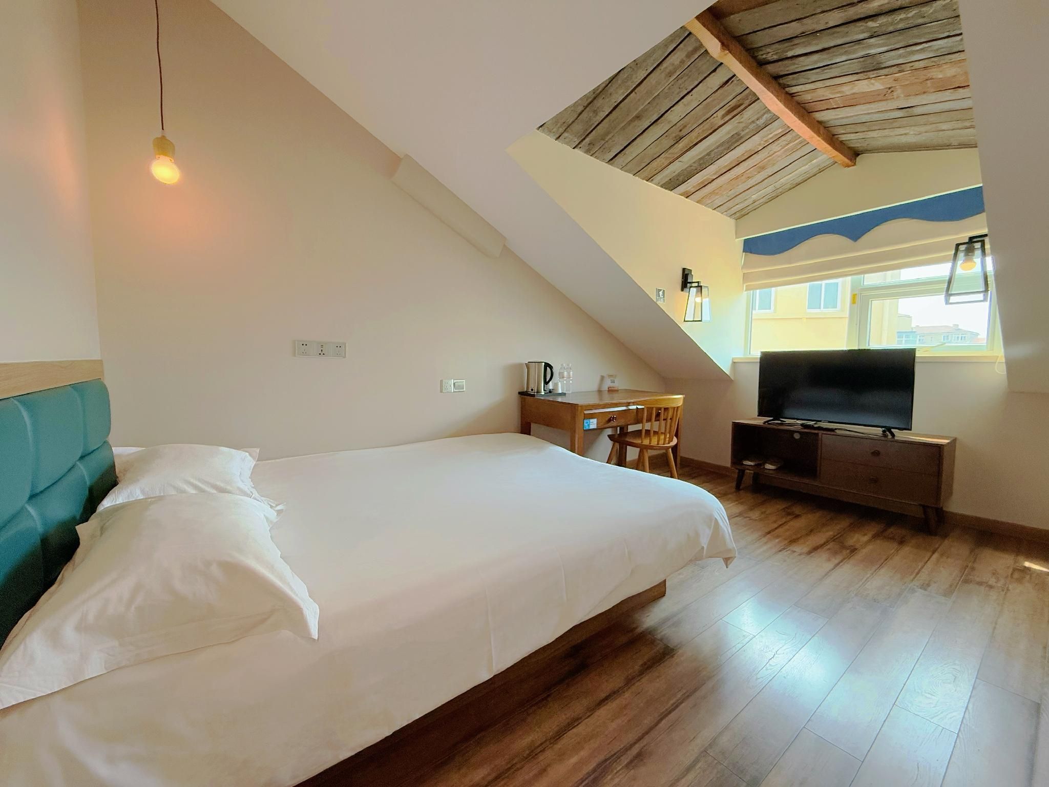 Budget Queen Room
