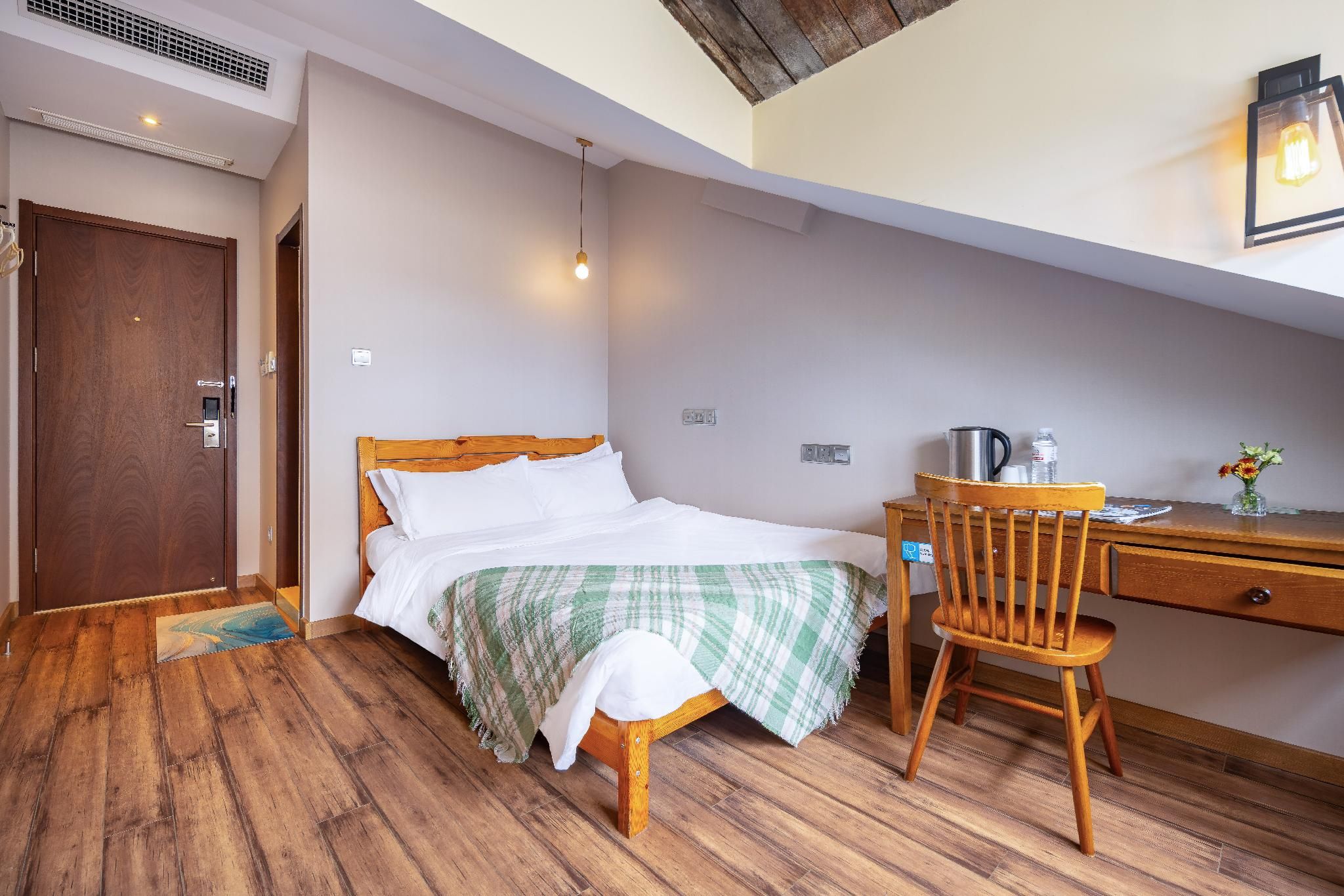 Attic Deluxe Room
