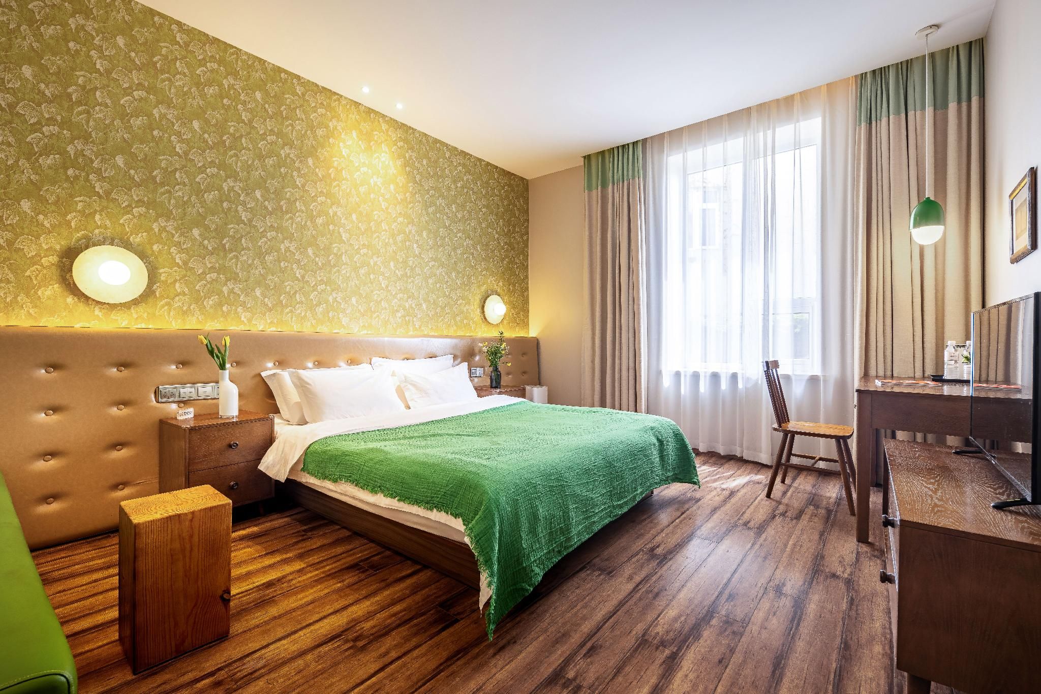Luxe Queen Room