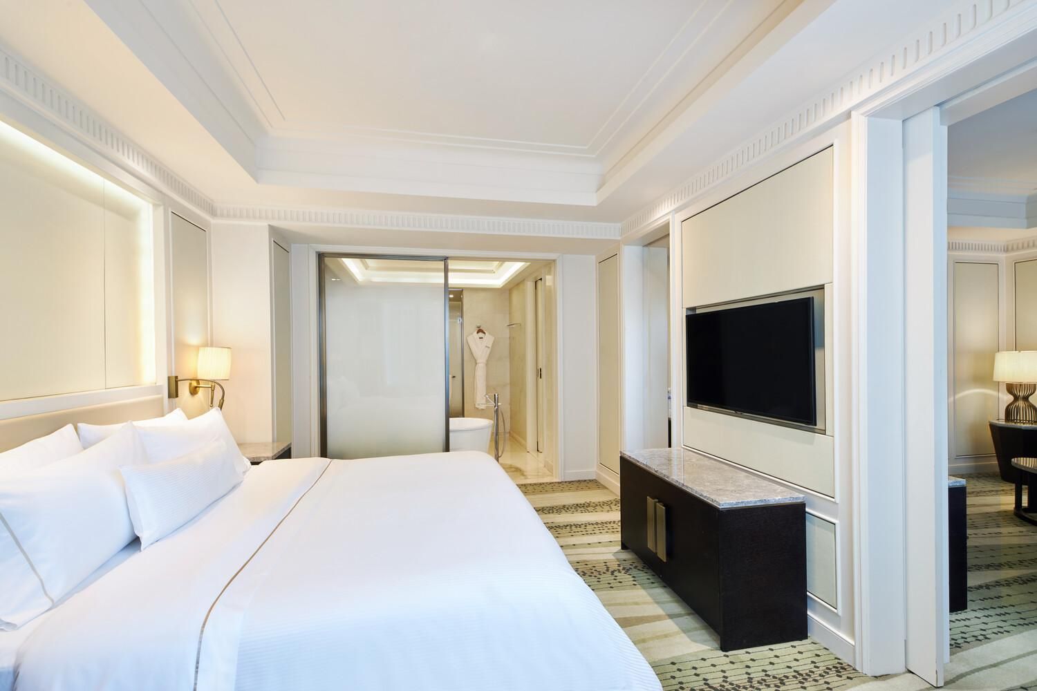 1 Bedroom Suite, 1 King, City view