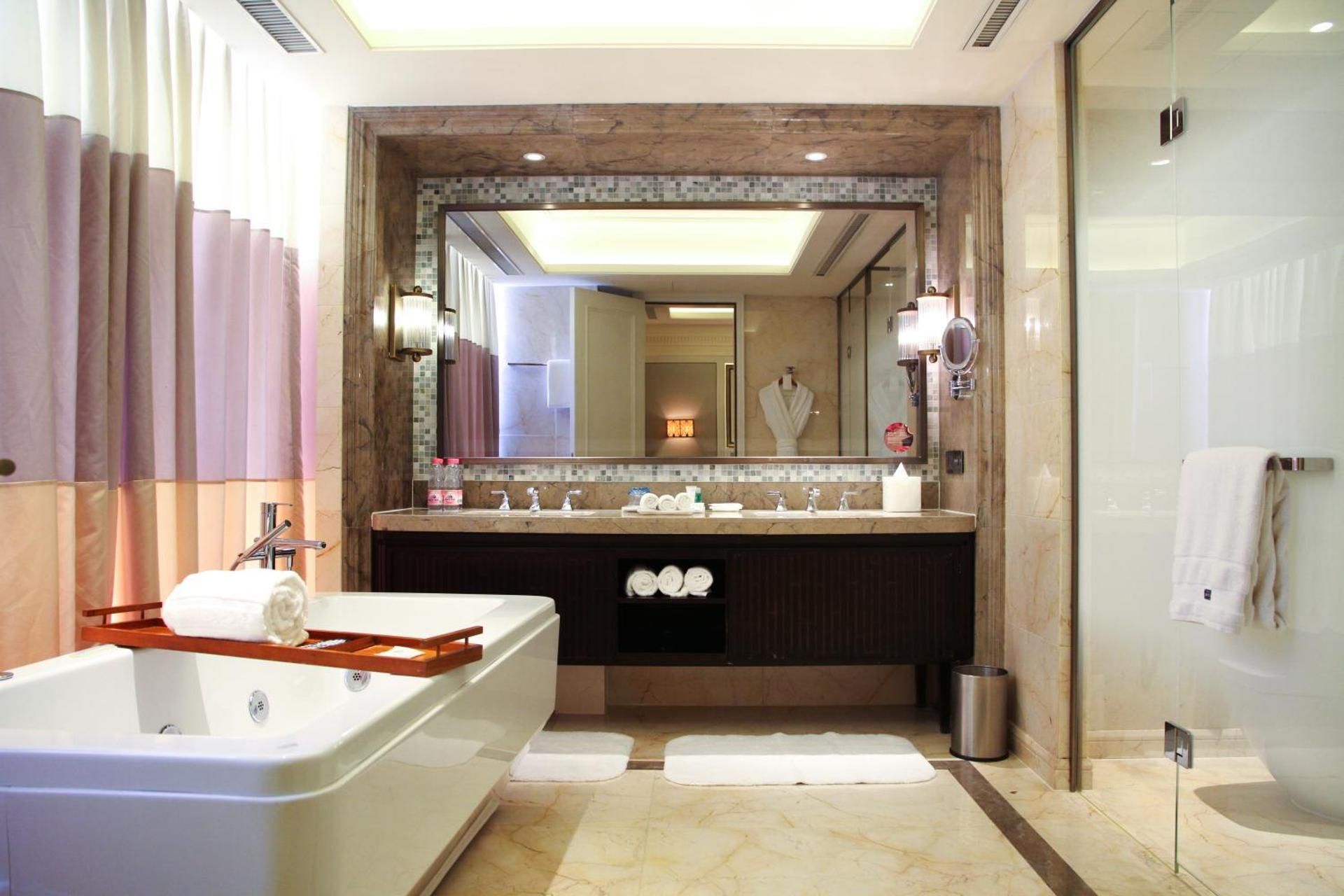 Club lounge access, 2 Bedroom Presidential Suite, Bedroom 1: 1 King, Bedroom 2: 1 King