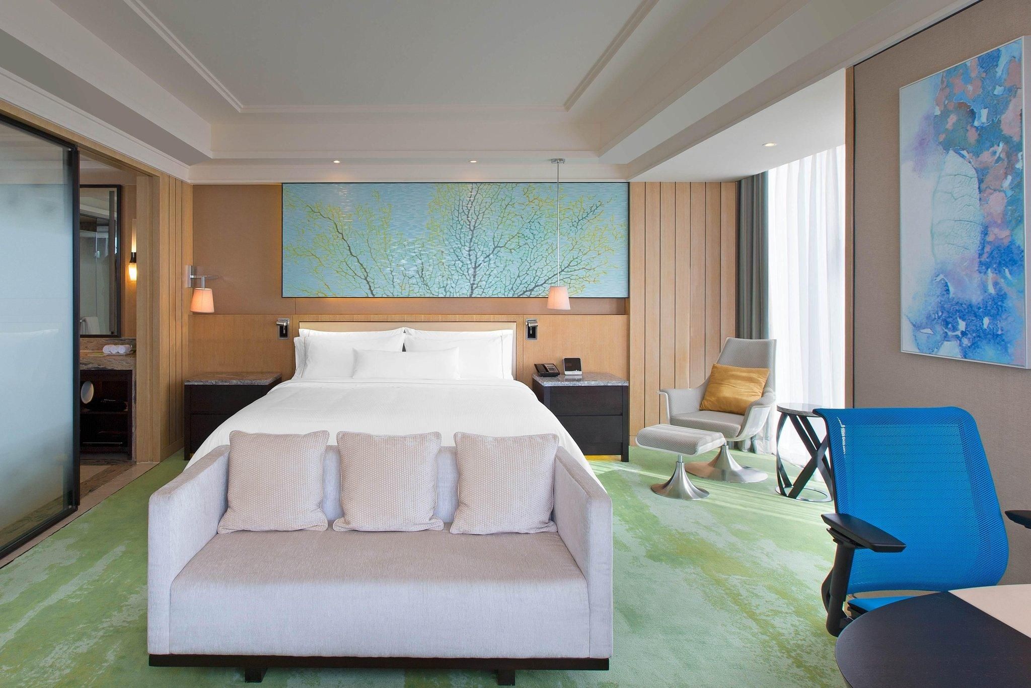 Club lounge access, Guest room, 1 King, City view