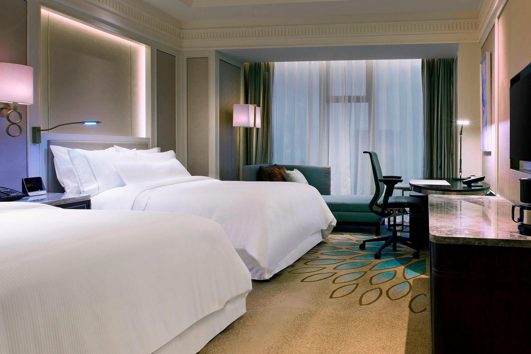 Club lounge access, Guest room, 2 Double, City view