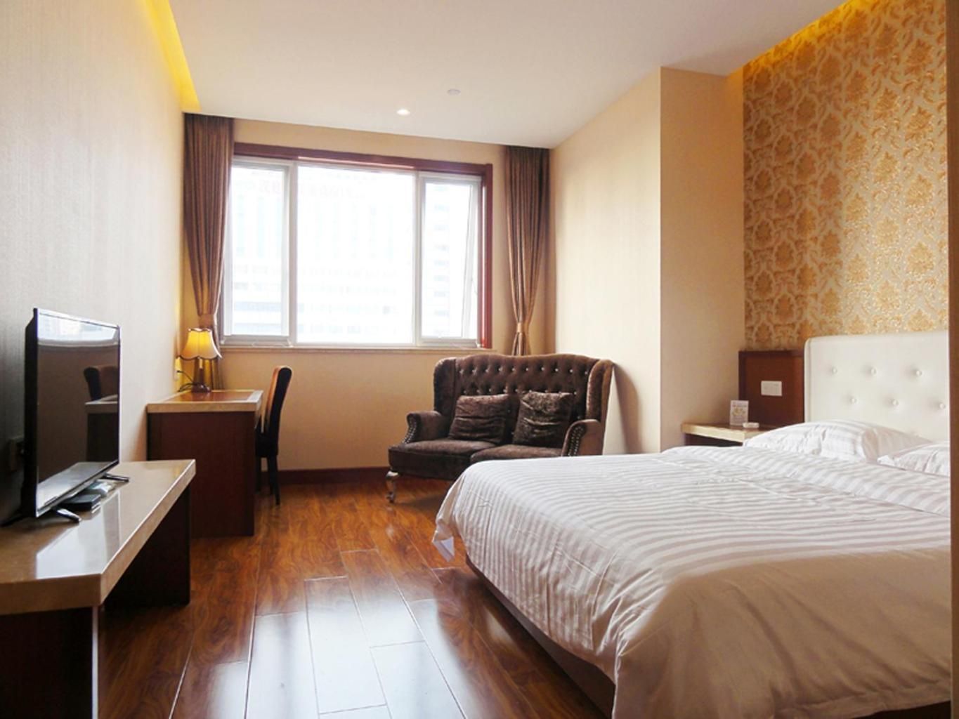 Deluxe Queen Room