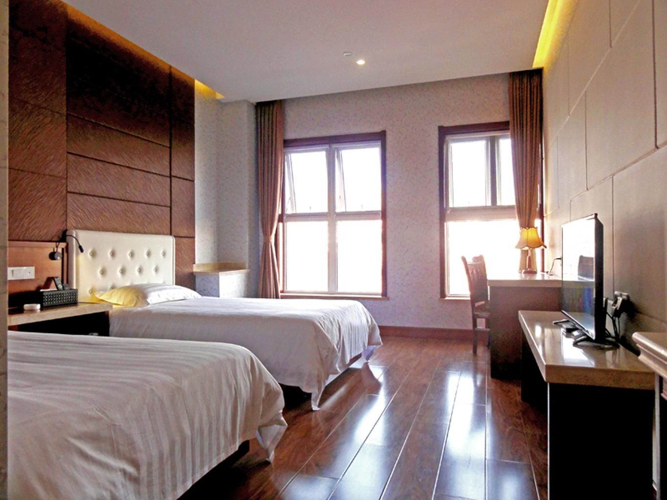 Deluxe City View Twin Room
