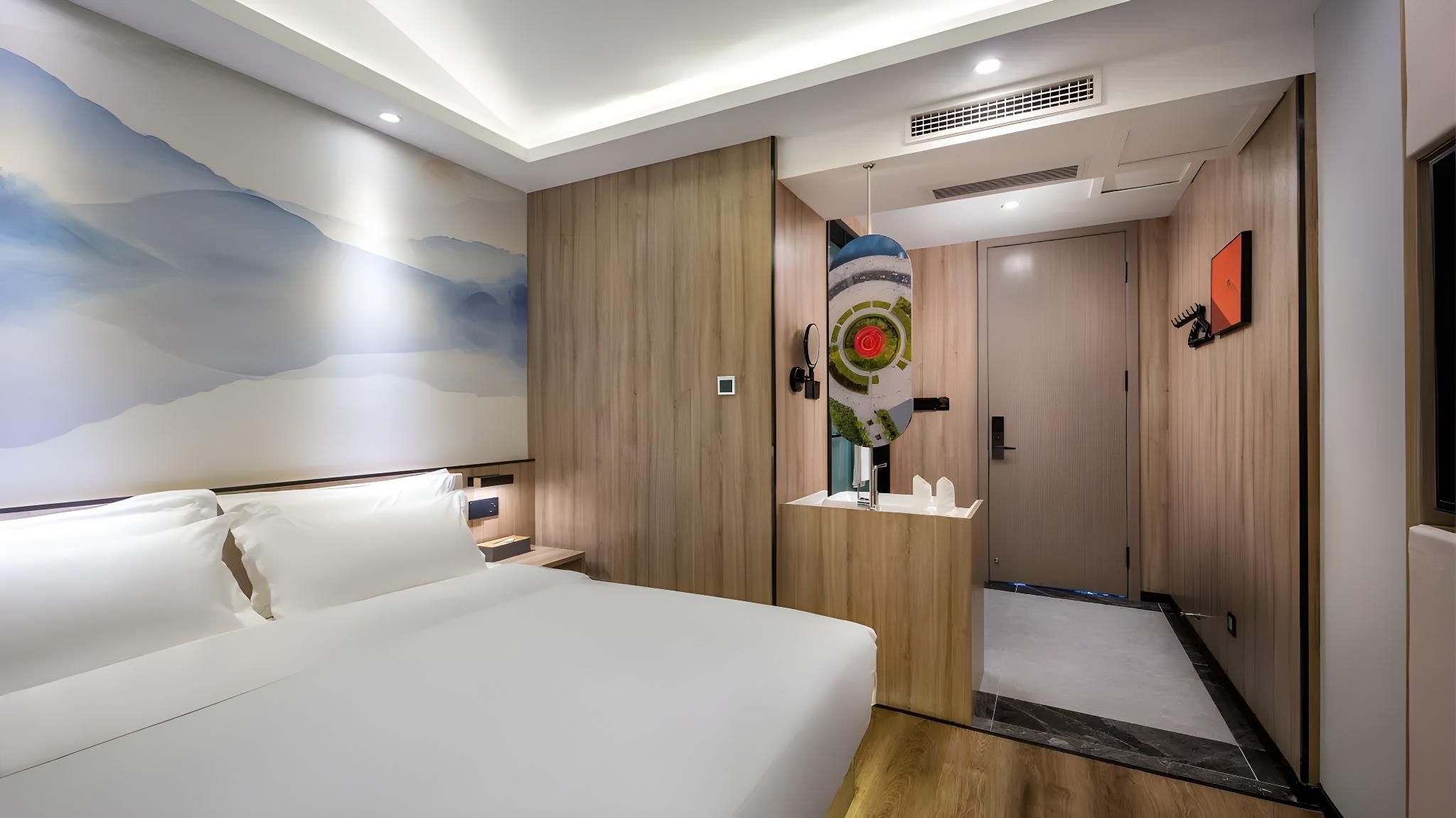 GTR - Guest Room with One 1.8M Bed