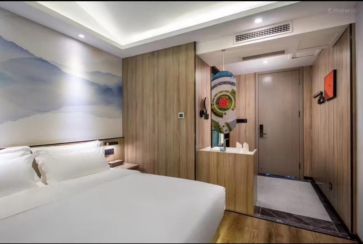 1 King Bed