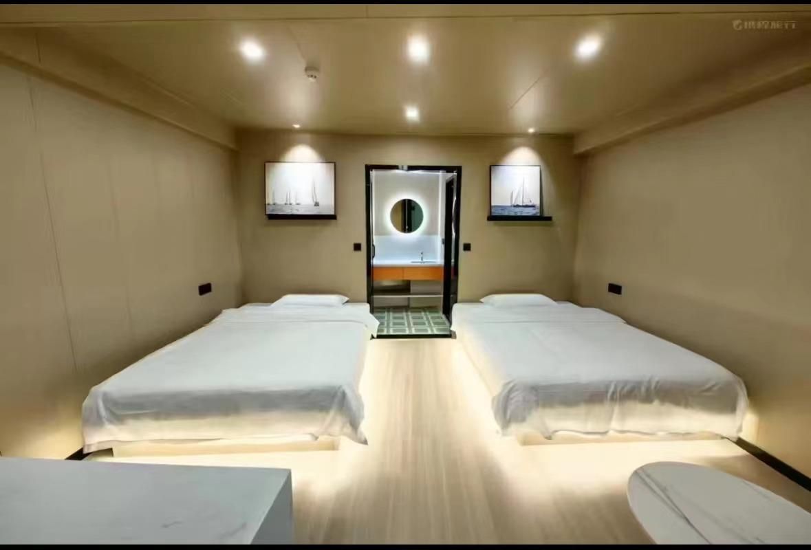 Guest Room - Twin Beds