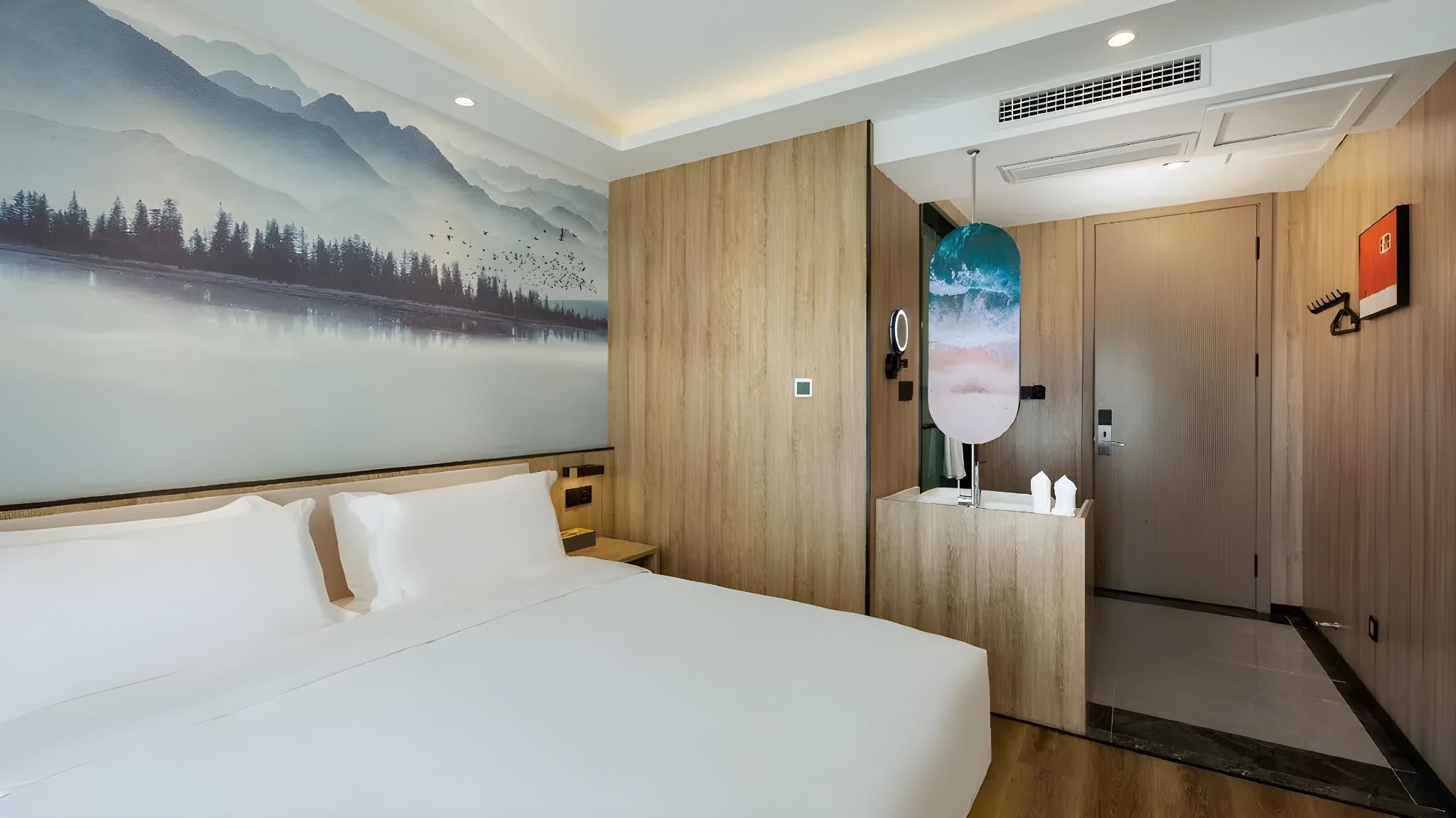 Huazhu - Room With Bed
