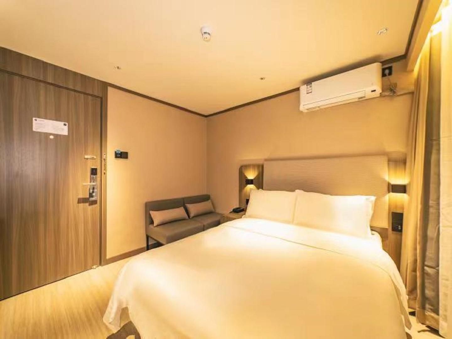 Huazhu - Room With Bed