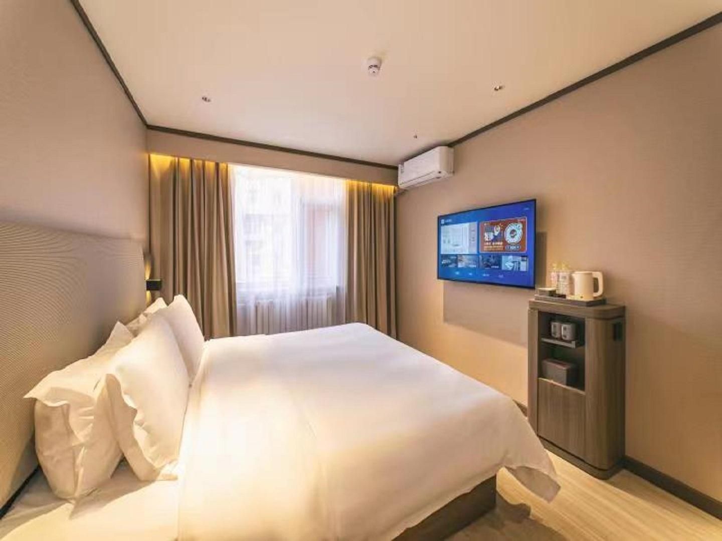 Huazhu - Room With Bed