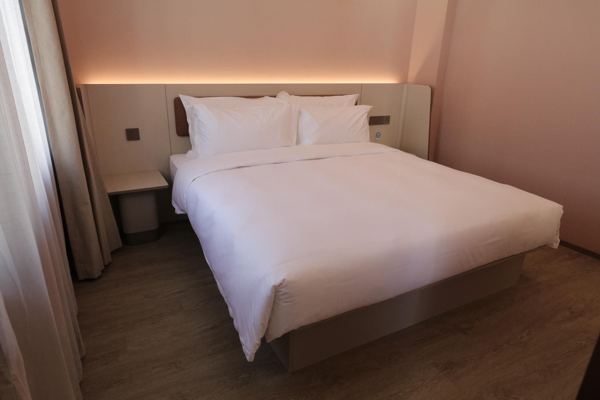 Huazhu - Superior BedRoom