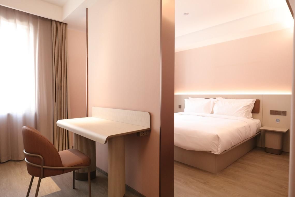 Huazhu - Deluxe Bed Room