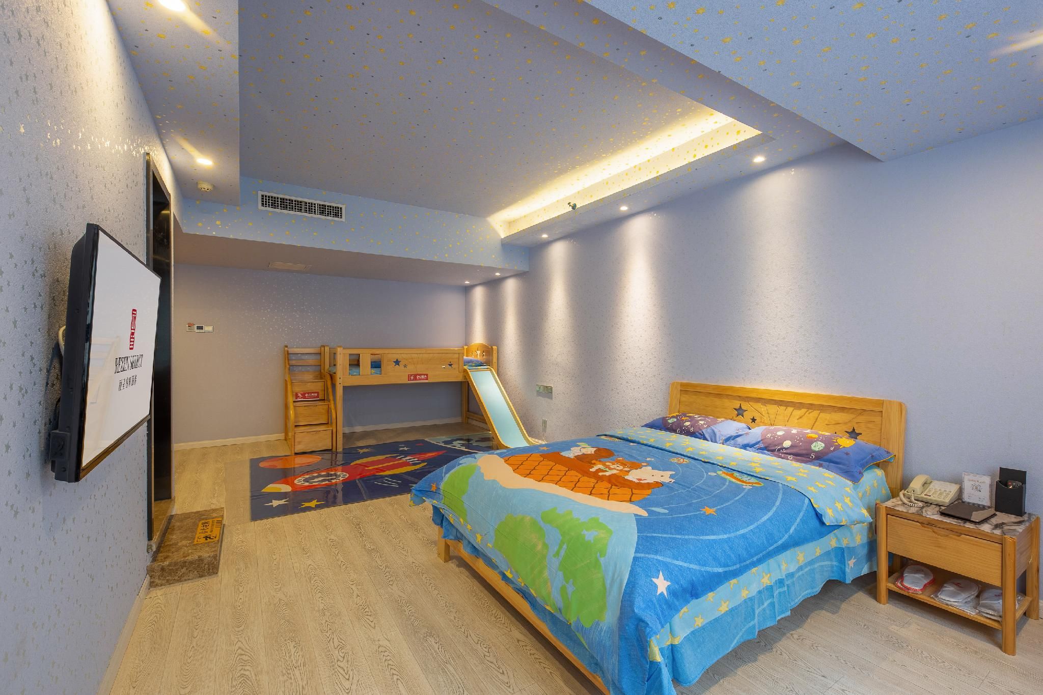 Rezen - Guest Room, Romantic Slide Theme