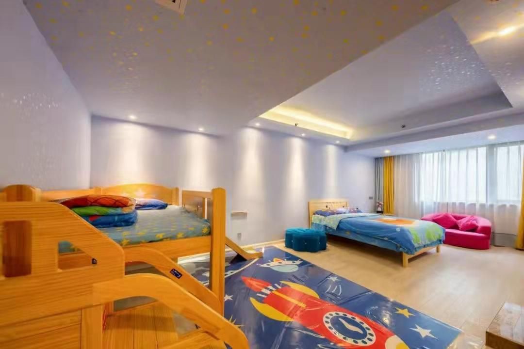 Rezen - Guest Room, Romantic Slide Theme