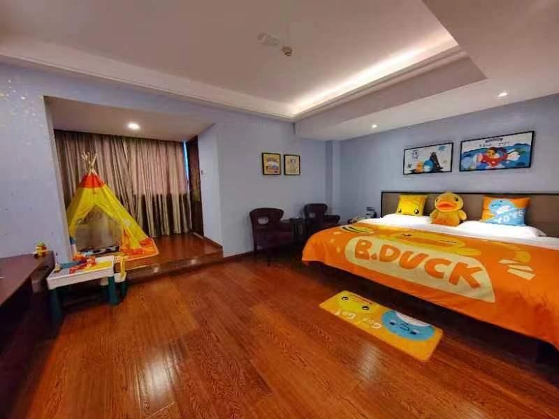 Rezen - Family Kids Room, Little Yellow Duck Theme