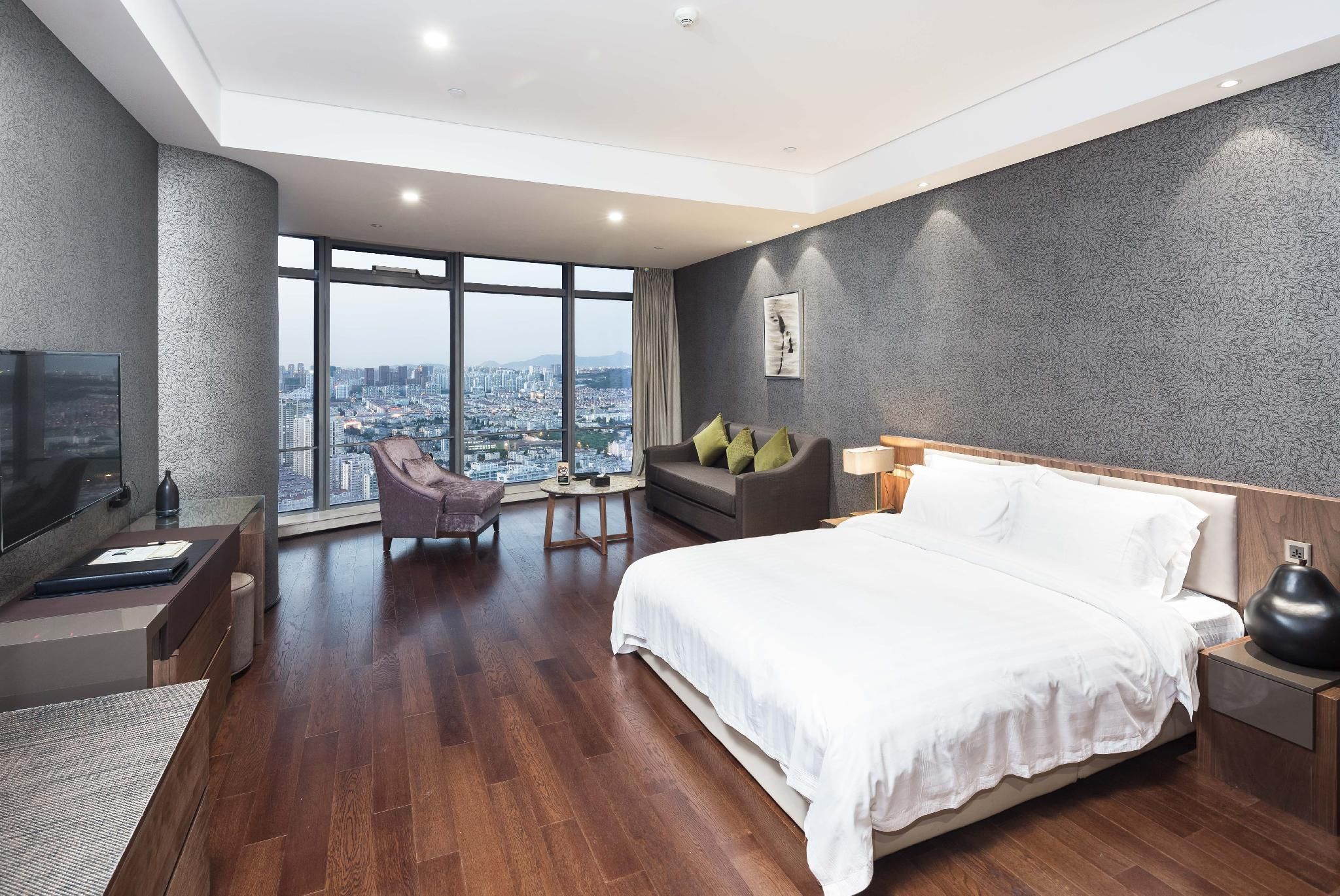 Huazhu - Deluxe Bed Room