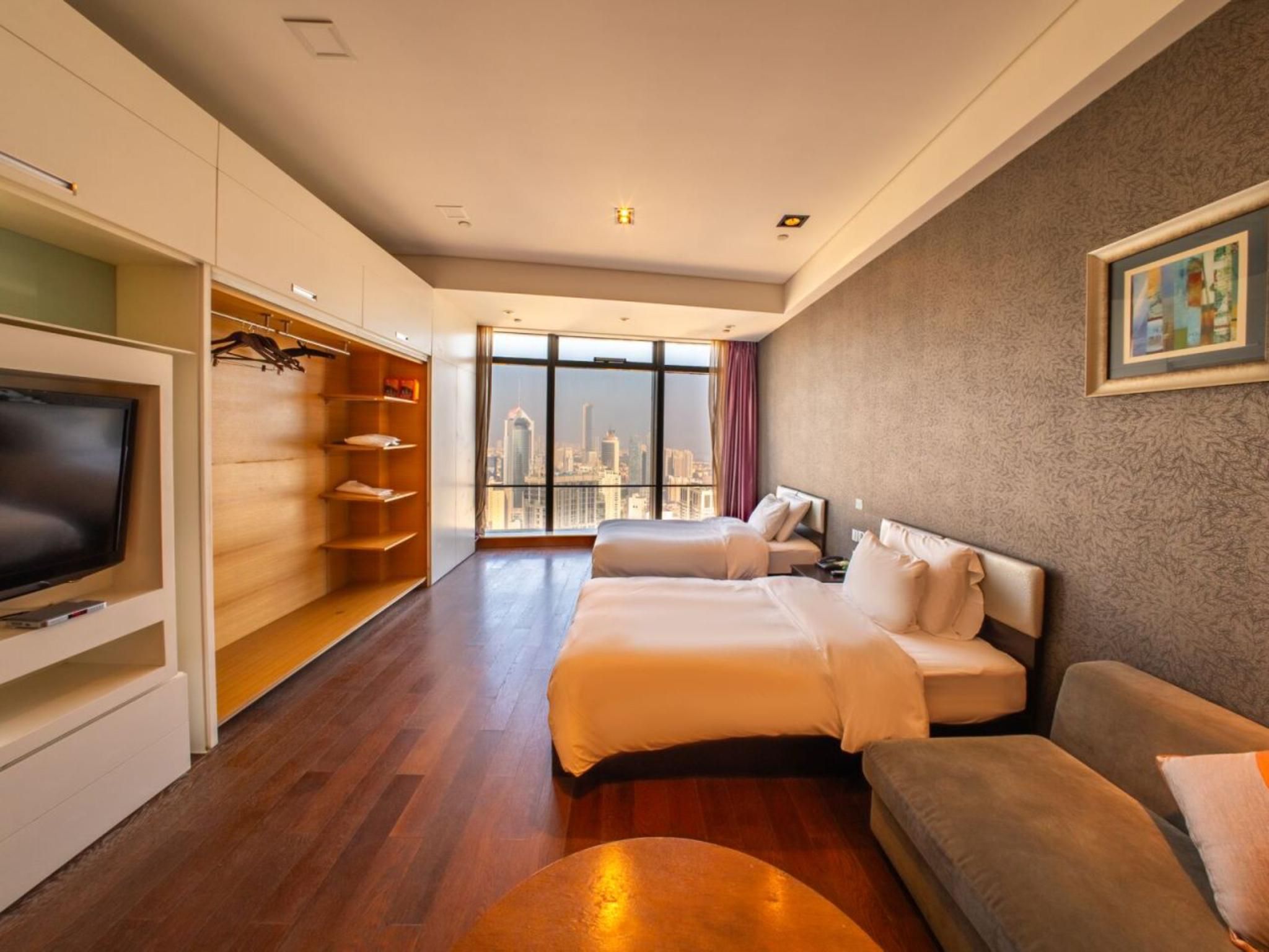 Deluxe Twin Room with Side Sea View