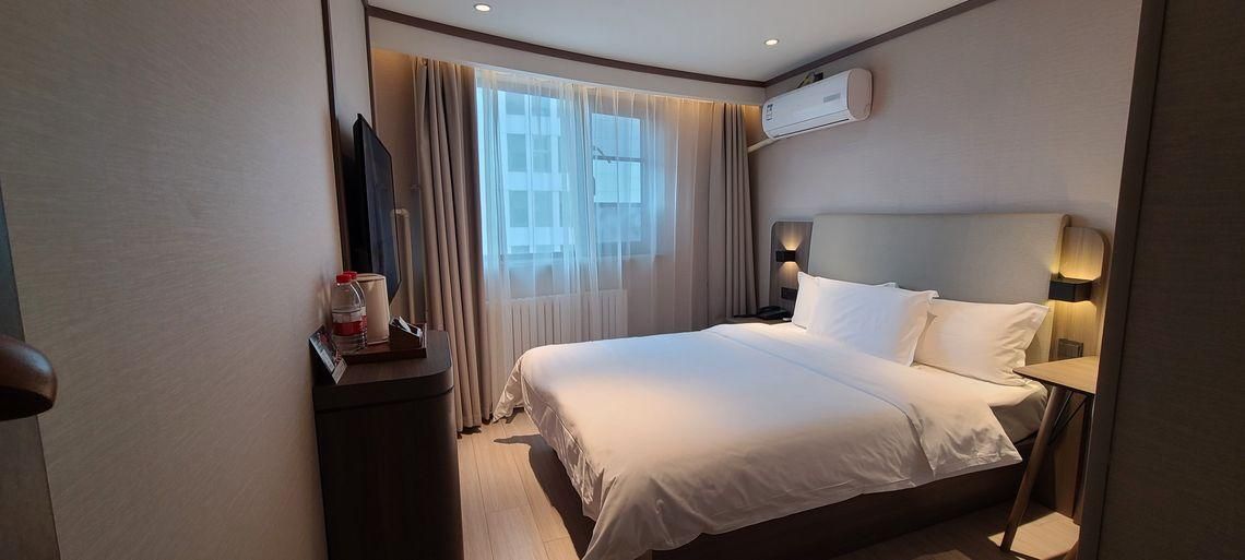 Hotel Queen Room