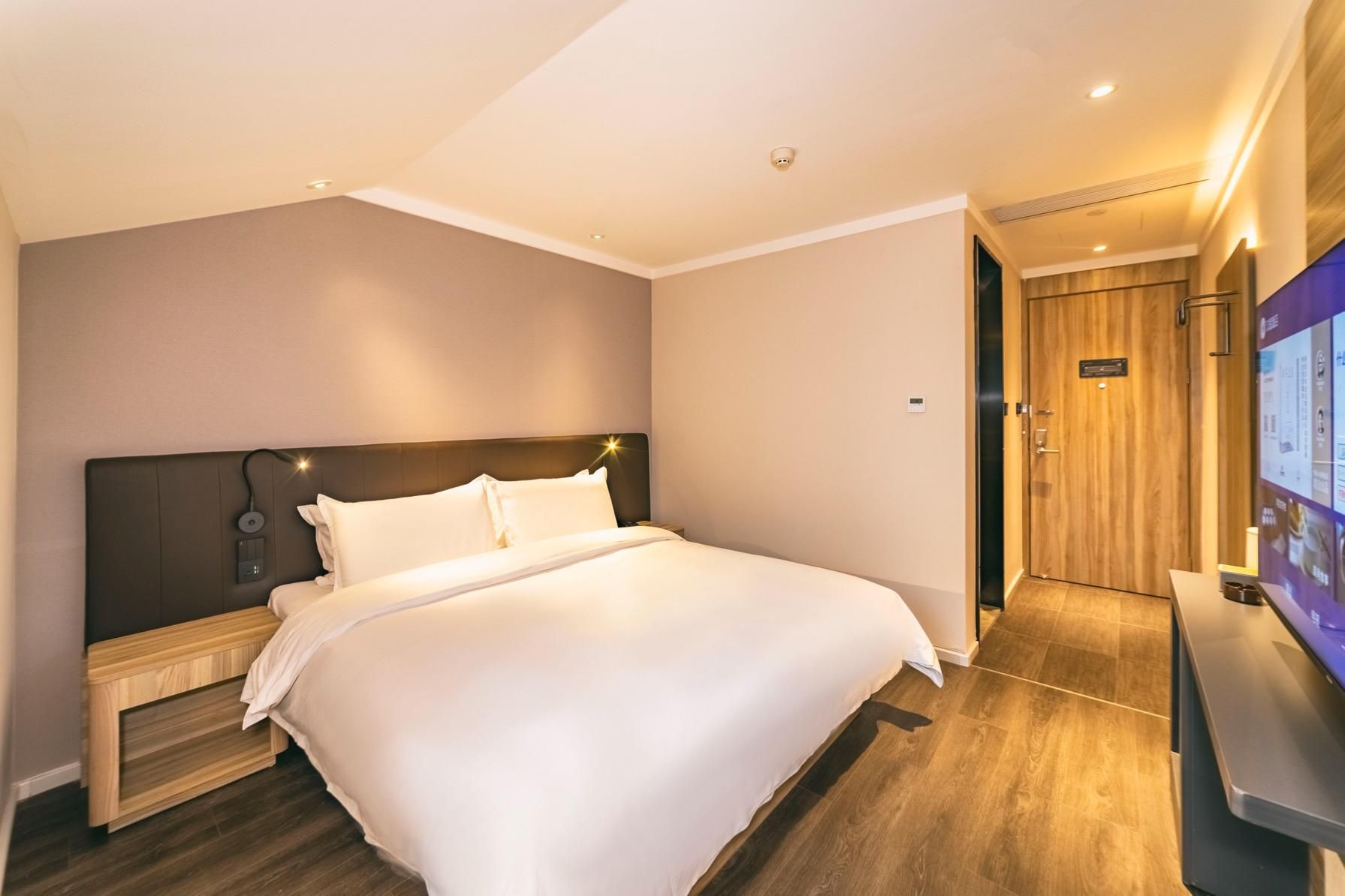 Huazhu - Room With Bed