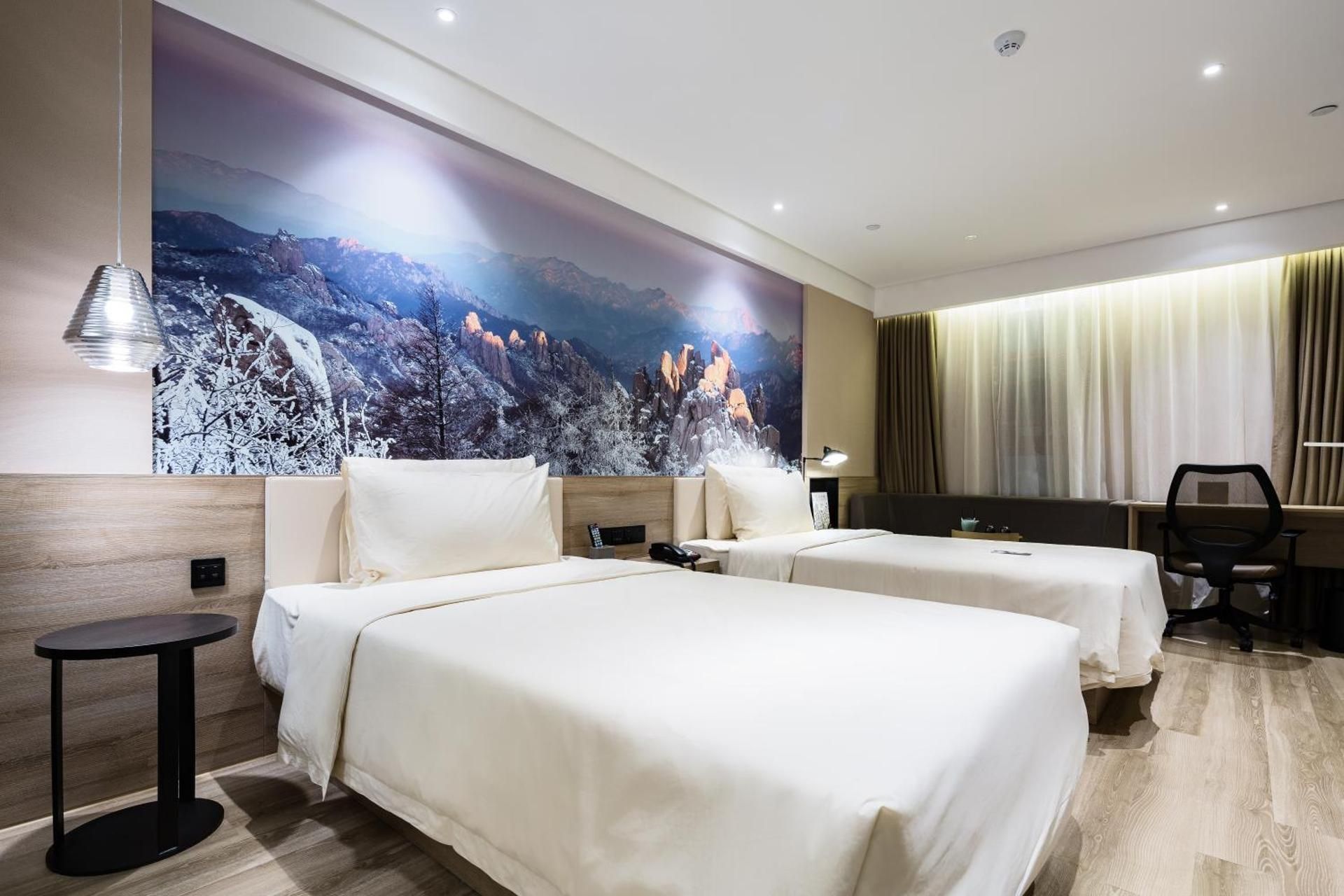 Elegant Twin Room without Window
