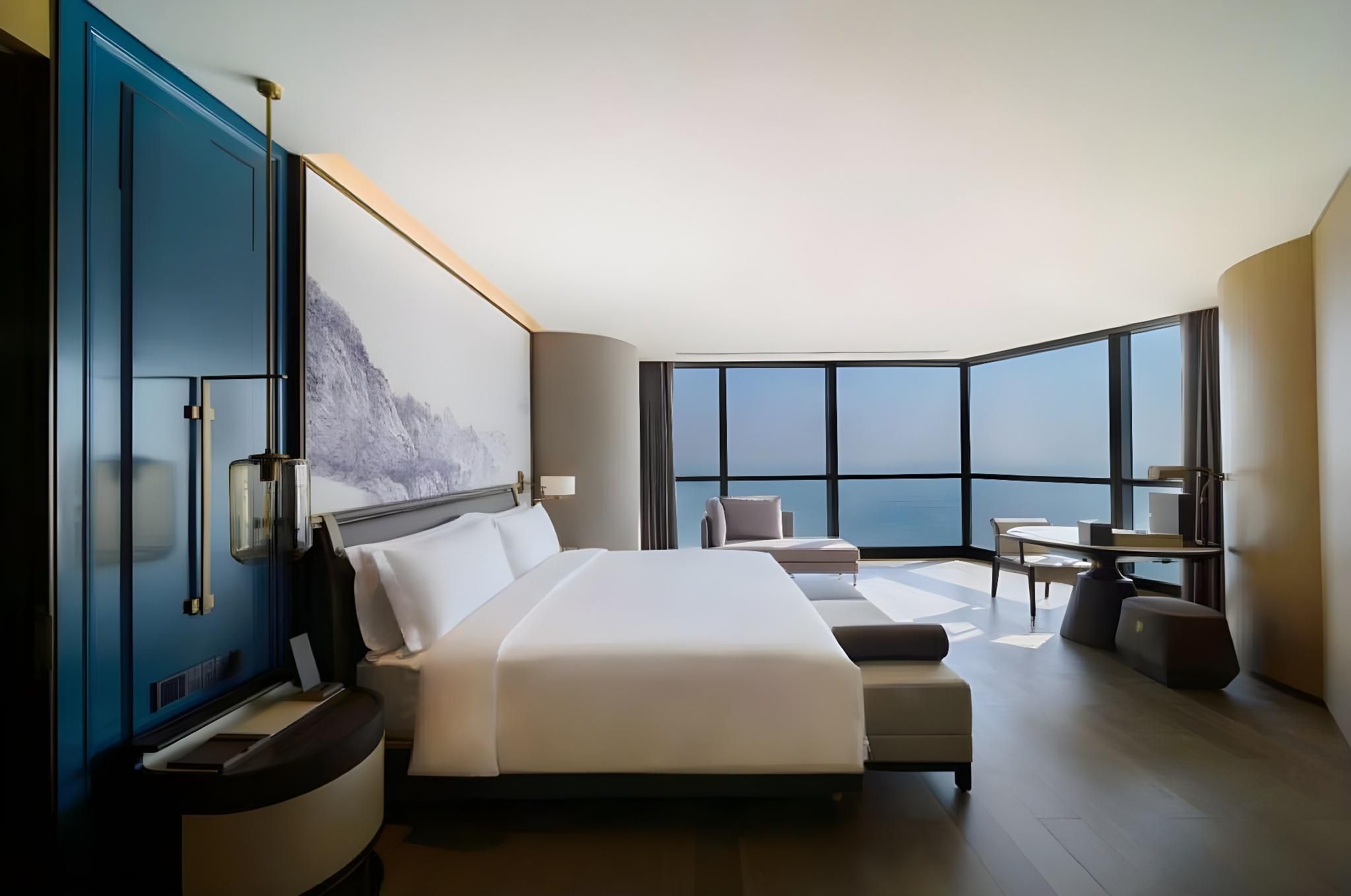 Deluxe Harbour View Suite