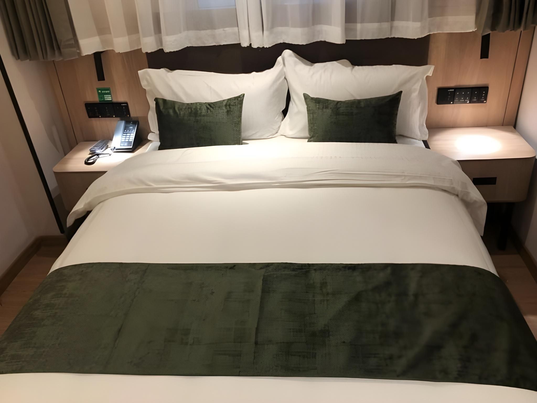 GTI - 1 Bed Guest Room, Aisle window, Special Offer