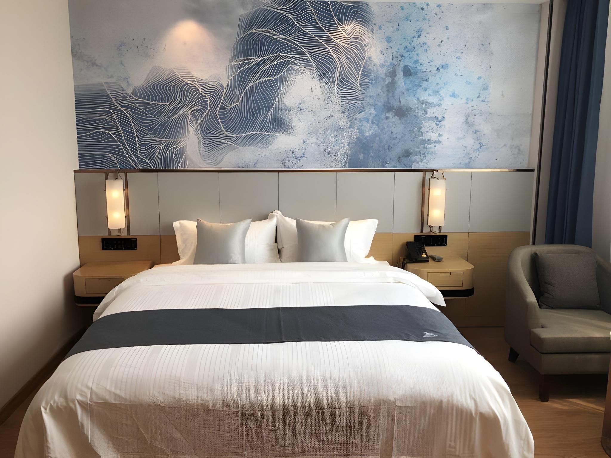 Queen Deluxe Room