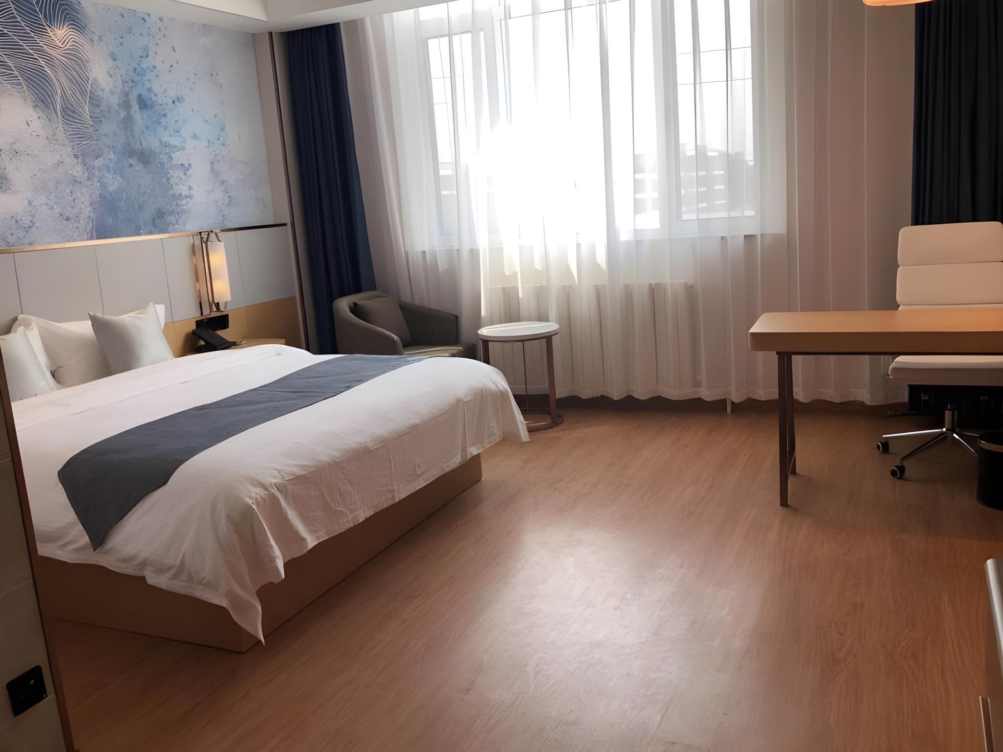 Queen Deluxe Room