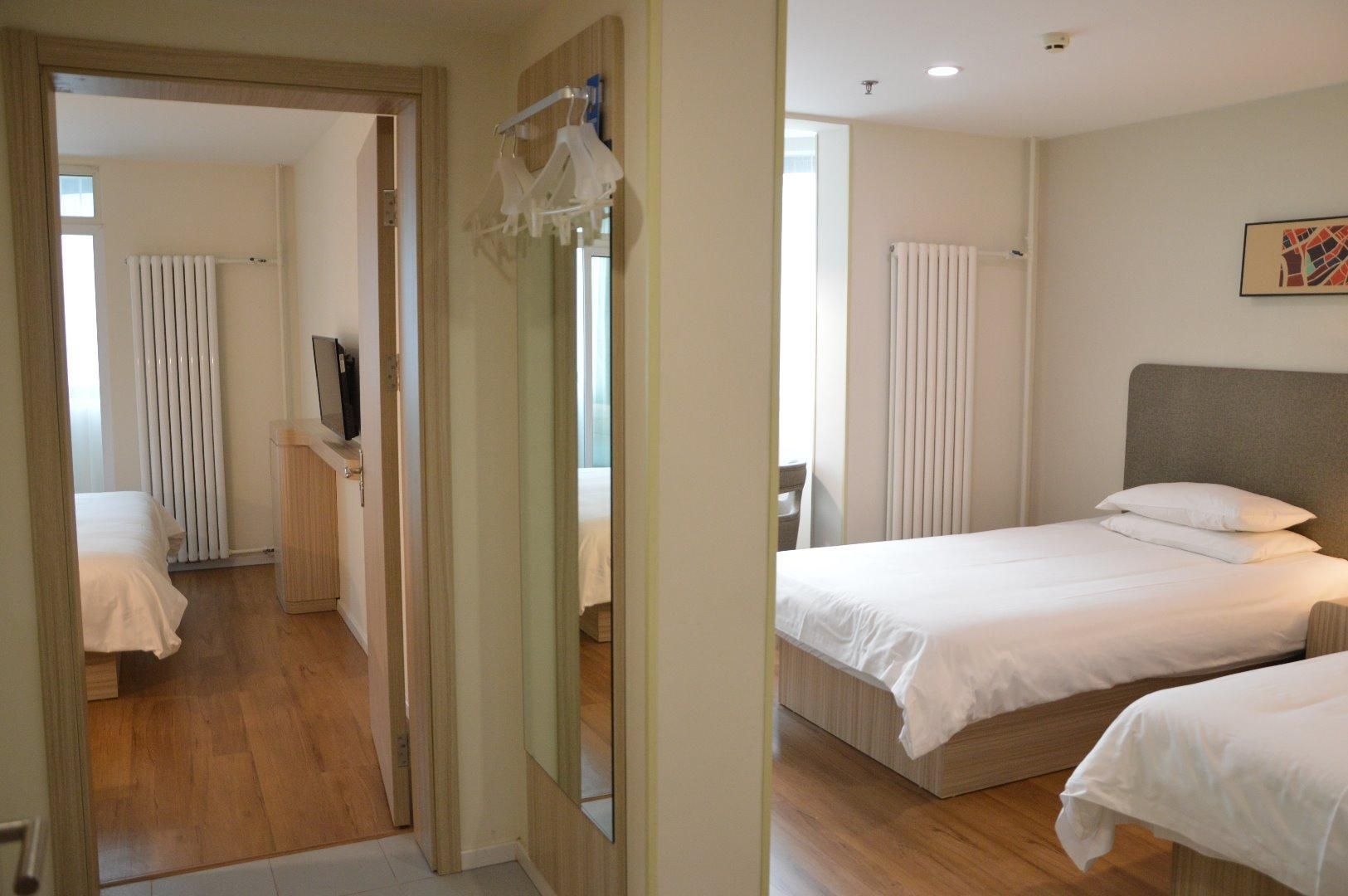 Huazhu - Two Bed Room Suite