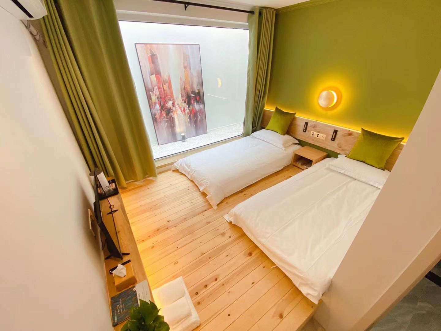Standard Twin Room