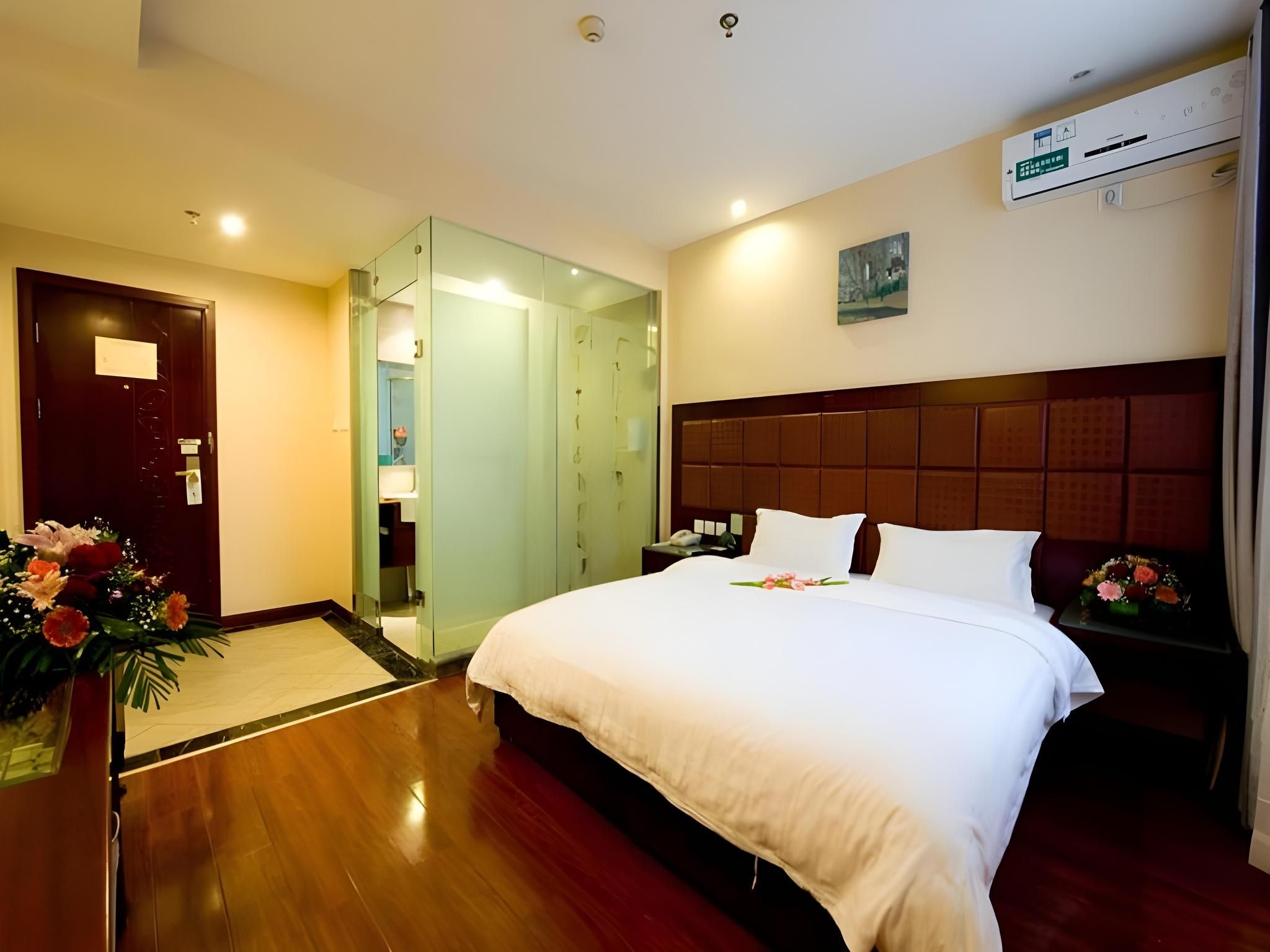 Hotel Queen Room
