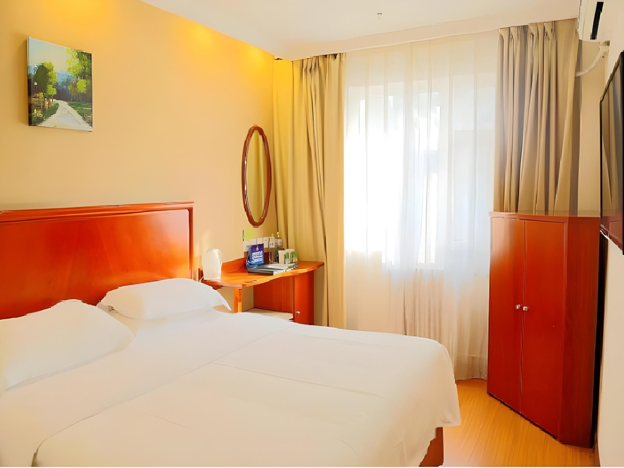 Hotel Queen Room