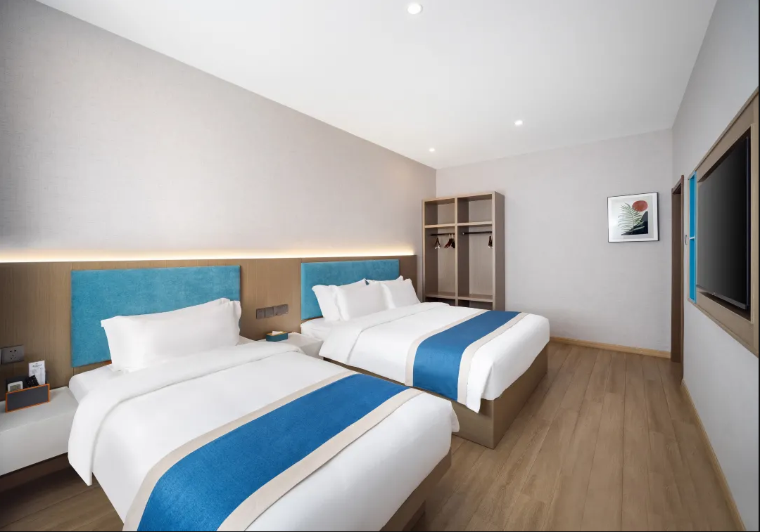 Sunshine Courtyard Twin Room
