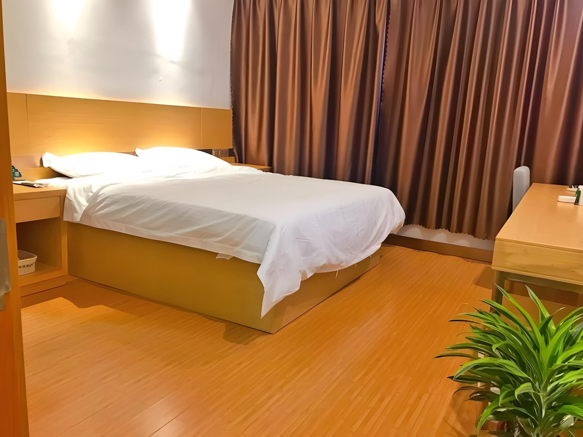 GTI - Business 1 Bed Room, 1.8M Bed