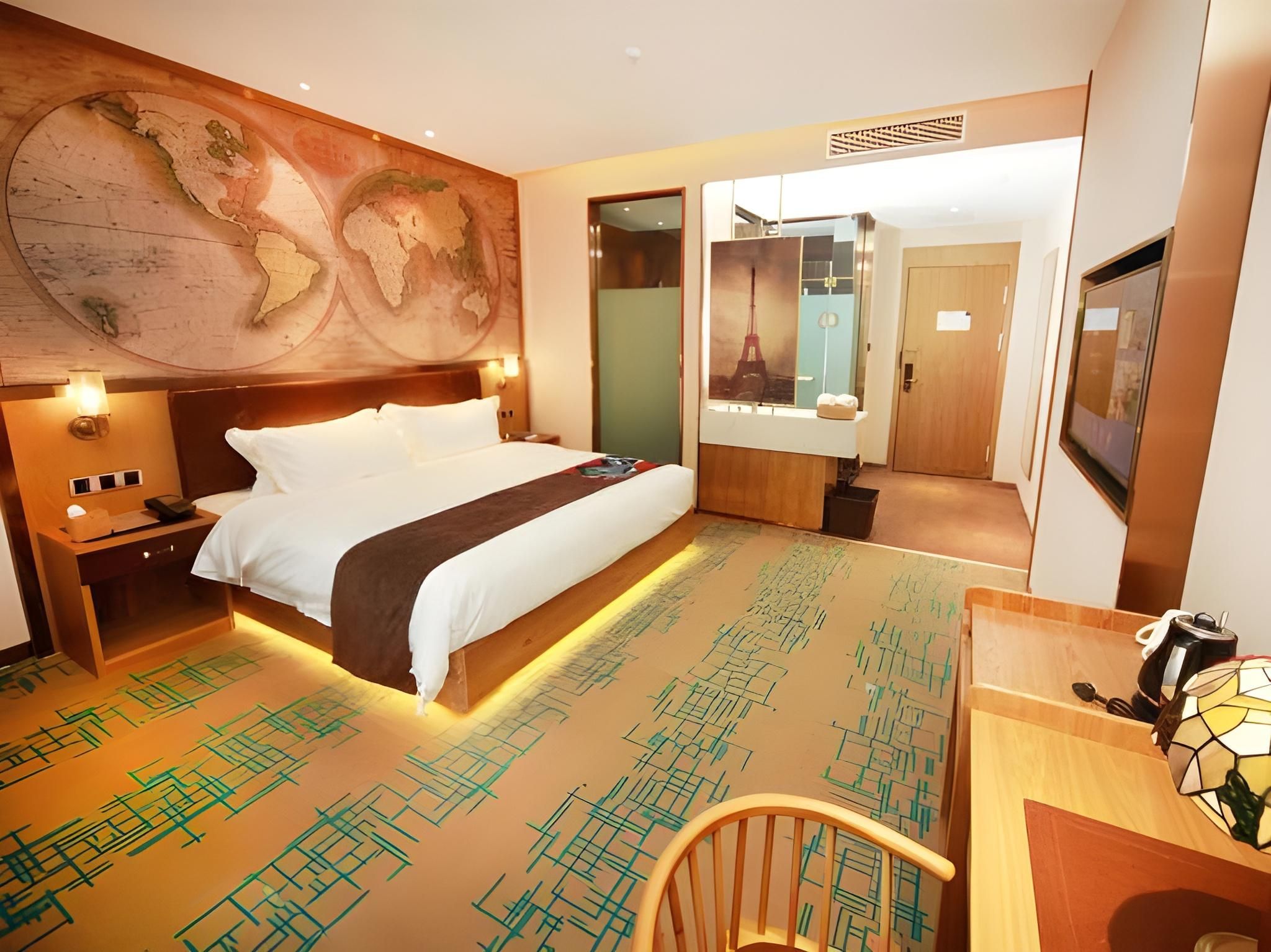 James Joyce - Queen Bed Room