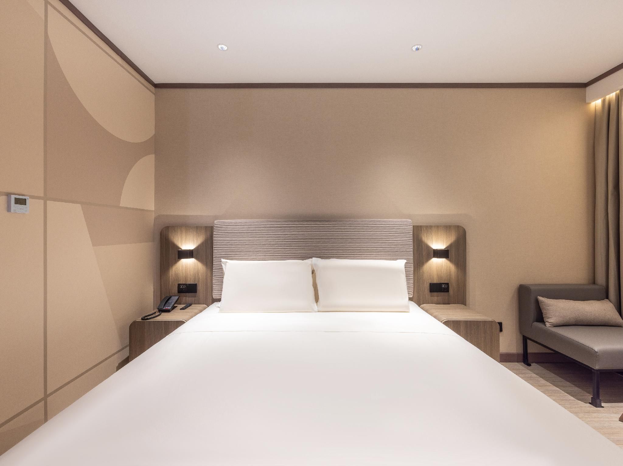 Huazhu - Room With Bed