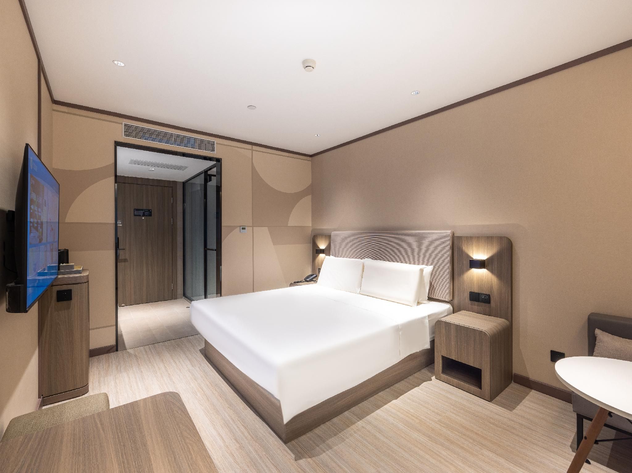 Huazhu - Room With Bed