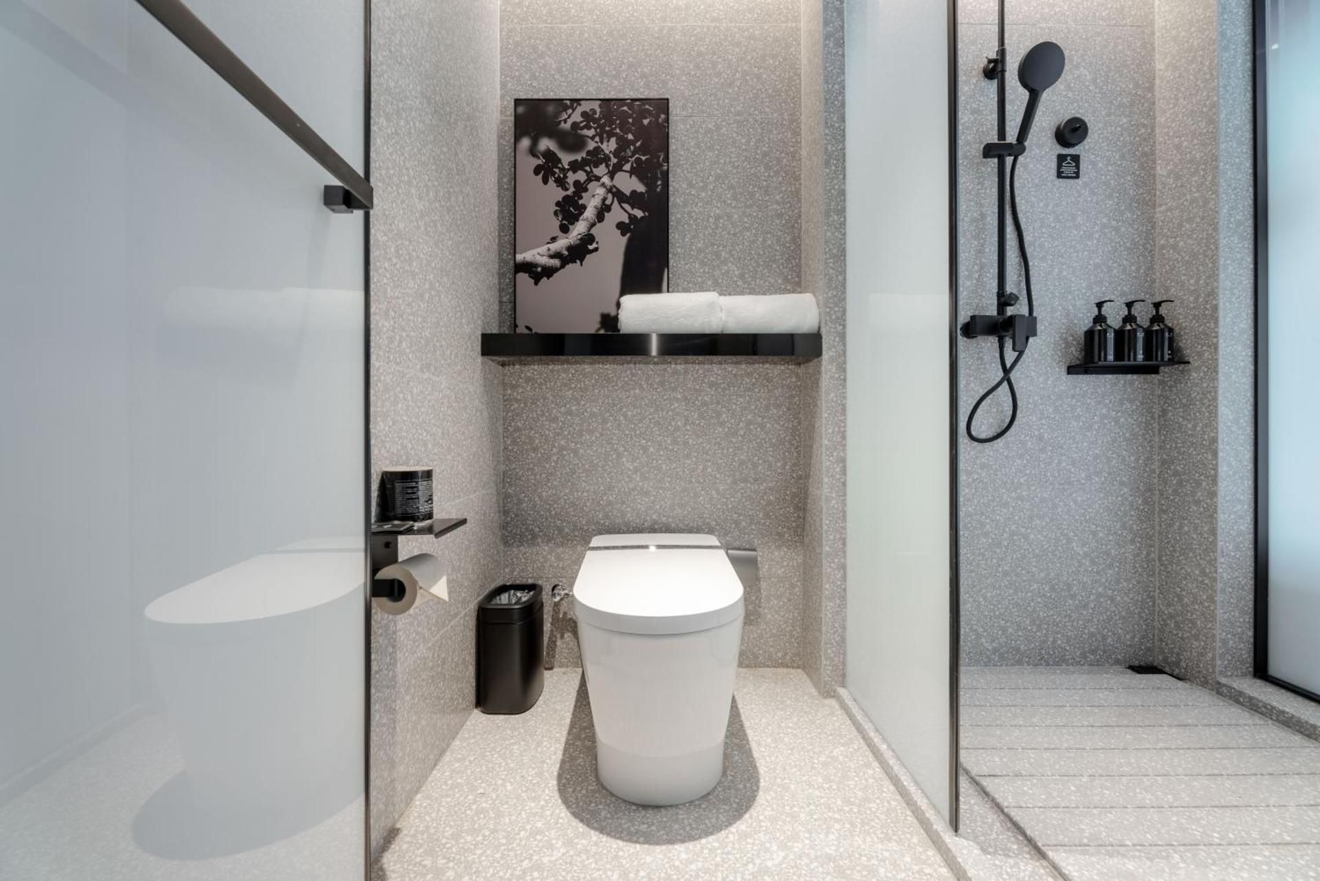 Jimu Family Room with City View