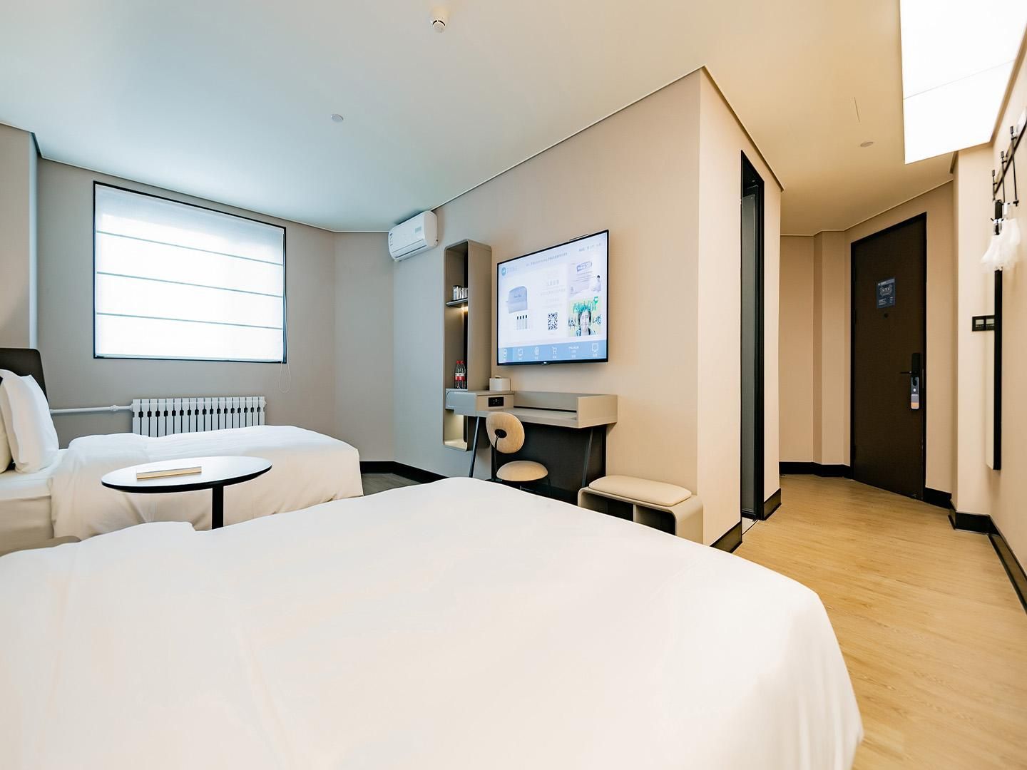 Deluxe Family Room, Guest room