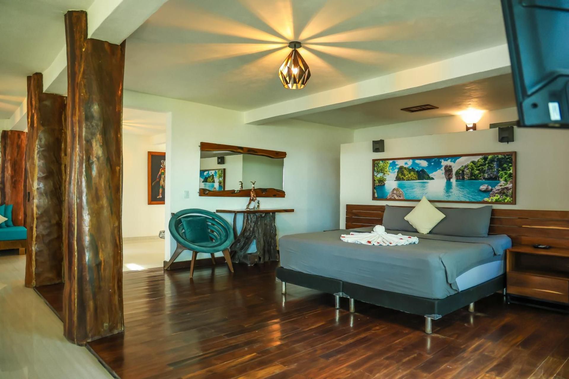 Deluxe Suite