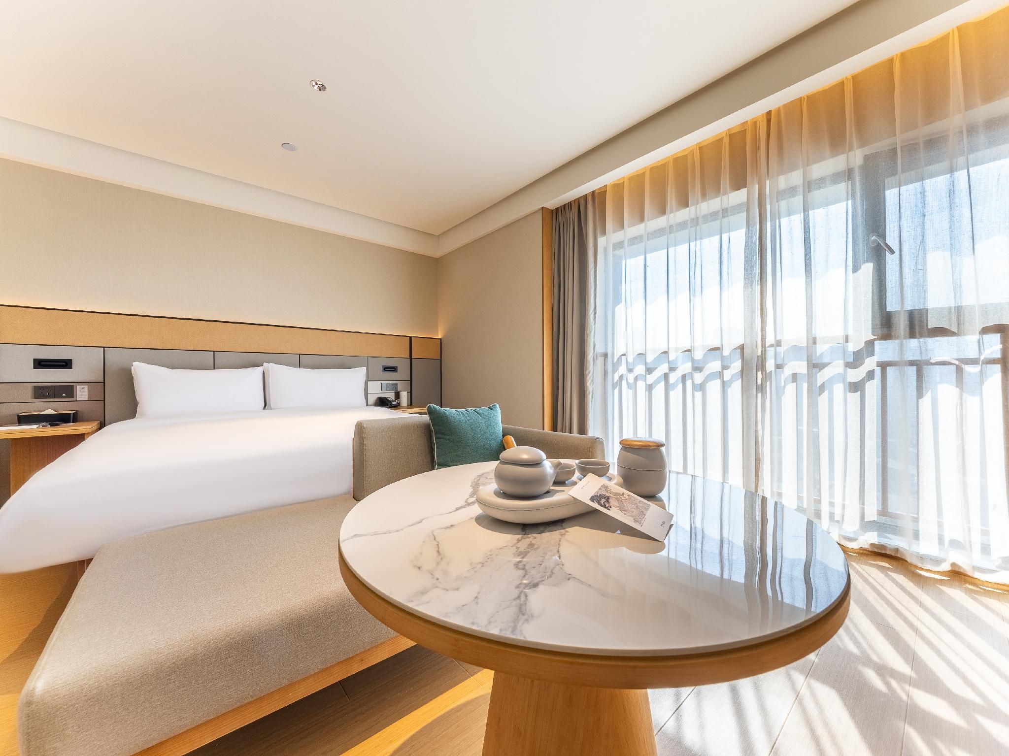 Superior Queen Room with View