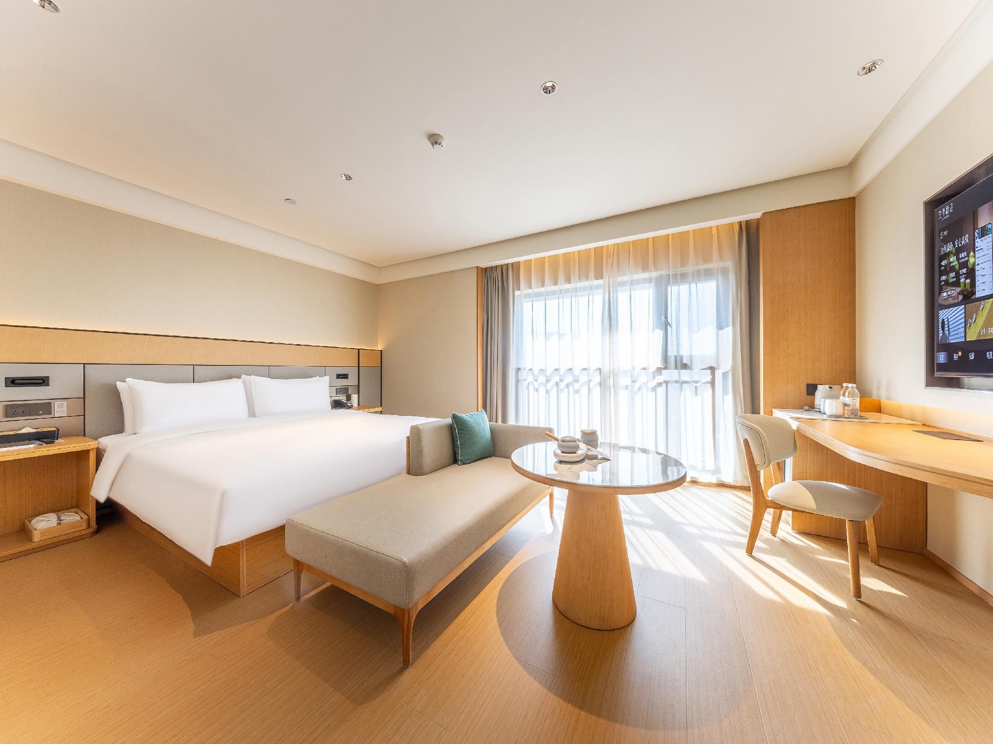 Superior Queen Room with View