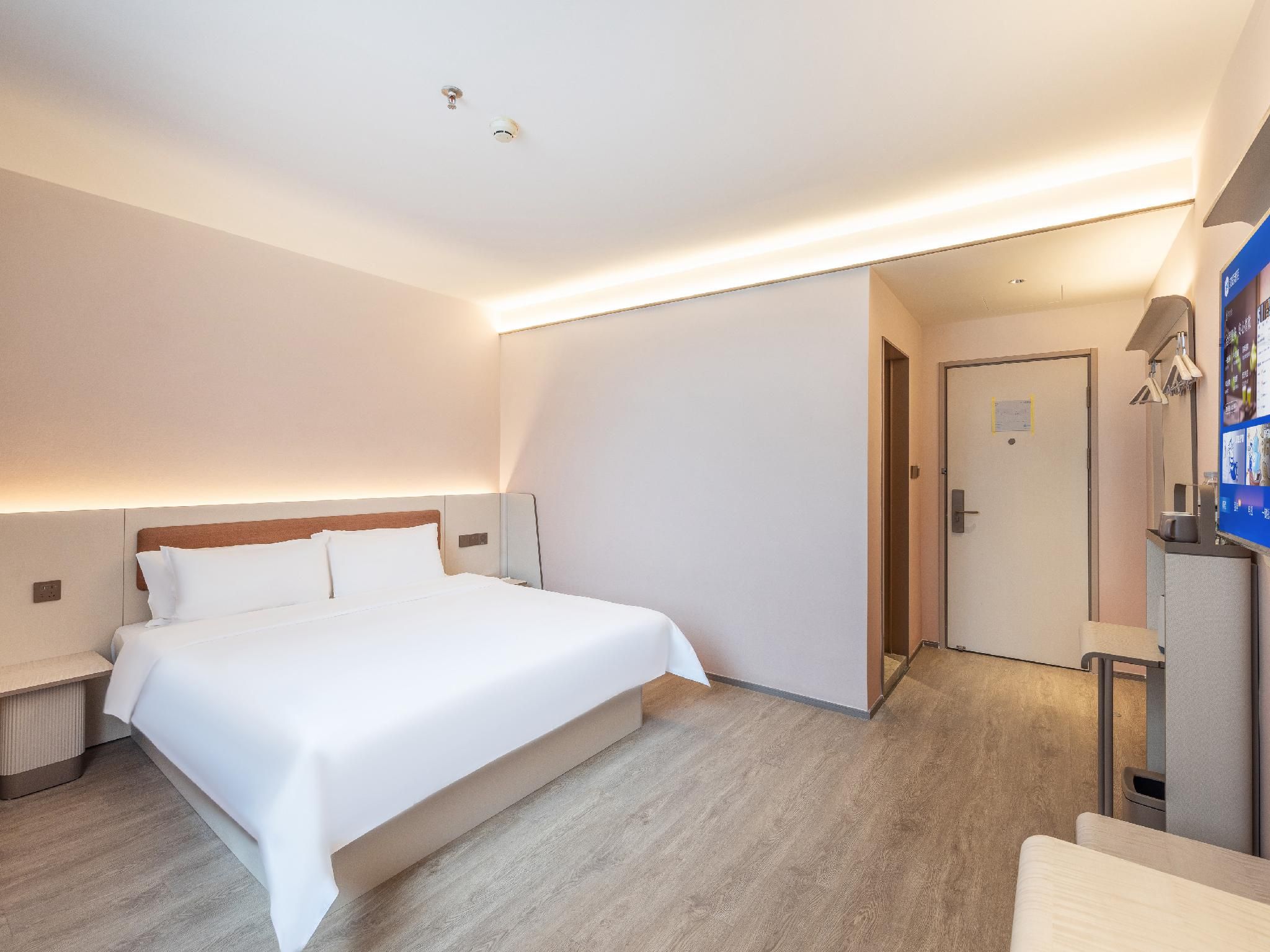 Queen Room A
